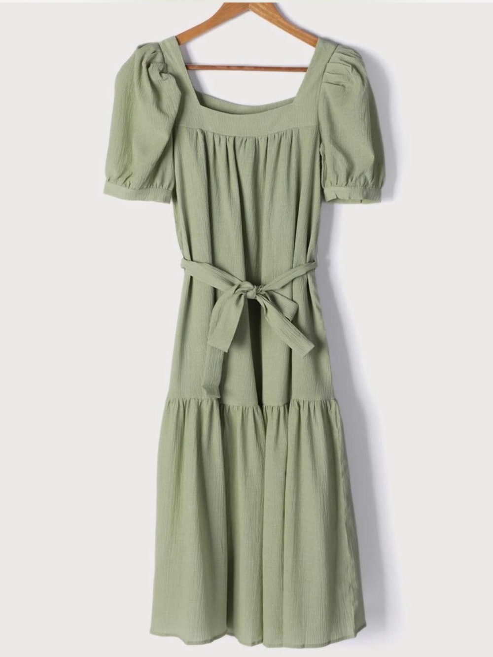 LULU’S tete-a-tete Sage Green Puff Sleeve Tiered Midi Dress Size Medium Like New